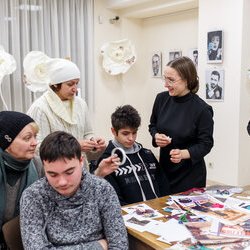 Фото з лекції-практикуму зі створення колажу, Аліна та Вікторія Пономаренко