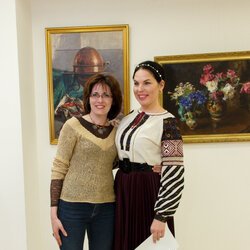 Ганна Андрес та Влада Литовченко на закритті виставки «Багатослів'я мовчазних речей», 11 травня 2017 р.