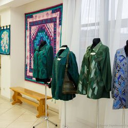 Автор: Ніна Янчуковська. Виставка клаптикового шиття «Україна зоряної мови, Україна Божого Буття», 2 – 23.09.2017 р.