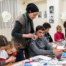 Фото з лекції-практикуму зі створення колажу, Аліна та Вікторія Пономаренко