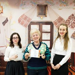 Галина Лаврова з організаторами V Всеукраїнської виставки «Бісер: Вчора. Сьогодні. Завтра», 31.03.2017 р.