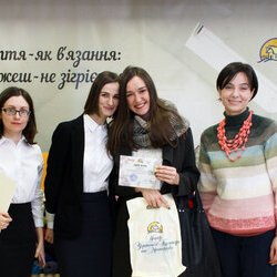 Альона Басок з організаторами виставки «Тепла осінь» , 29.10.2016 р.