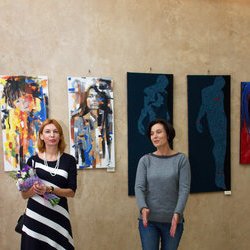 Світлана Долеско та Ірина Бендеровська на відкритті виставки «Ukrainian art is the Best», 1.11.2016 р.