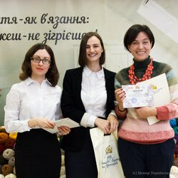 Олеся Вершигора, Ольга Музиченко та Світлана Долеско на закритті виставки «Тепла осінь», 29.10.2016 р.
