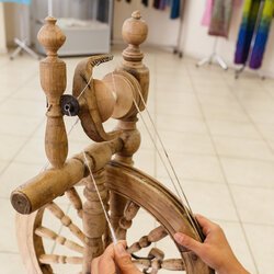 Фото з майстер-класу із прядіння нитки з вичесаного собачого підпушку, Олена Тихенко