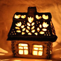 Майстер-клас із виготовлення керамічного свічника-хатки.