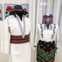 Майстри: Дарія Стасюк та Діана Новак, VIІ Всеукраїнська виставка «Бісер: Вчора. Сьогодні. Завтра», 1 - 23.03.2019 р.