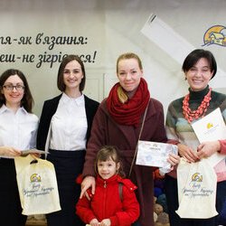 Галина Романюк з організаторами виставки «Тепла осінь», 29.10.2016 р.