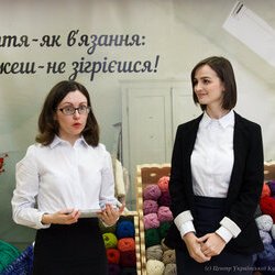 Ольга Музиченко та Олеся Вершигора на закритті виставки «Тепла осінь», 29.10.2016 р.