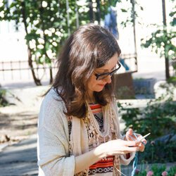 Ольга Музиченко на святкуванні Всесвітнього дня в'язання на публіці, 9 червня 2017 р.