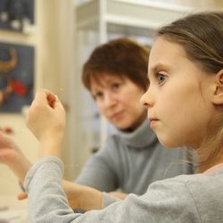 Фото з майстер-класу для діток зі створення метелика з бісеру