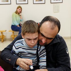 Фото з лекції-практикуму зі створення колажу, Аліна та Вікторія Пономаренко