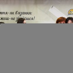 Ольга Мельничук з організаторами виставки «Тепла осінь», 29.10.2016 р.