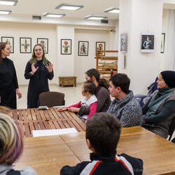 Фото з лекції-практикуму зі створення колажу, Аліна та Вікторія Пономаренко