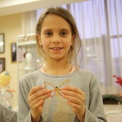 Фото з майстер-класу для діток зі створення метелика з бісеру