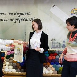 Олеся Вершигора, Ольга Музиченко та Світлана Долеско на закритті виставки «Тепла осінь», 29.10.2016 р.