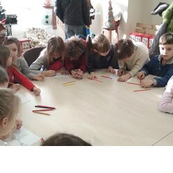Фото з майстер-класу зі створення ялинкових прикрас із дерев`яних паличок