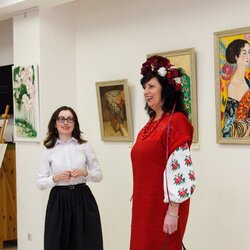 Ірина Данішевська та Ольга Музиченко на відкритті виставки «Любити Життя», 10.02.2017 р.