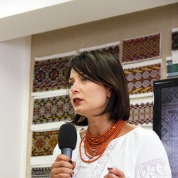 Світлана Долеско на відкритті виставки «Ірина Свйонтек. Життя присвячене мистецтву», 18 травня 2017 року