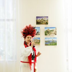 Лада Лузіна на відкритті виставки «Чарівні художники Києва та України», 21 червня 2017 р.