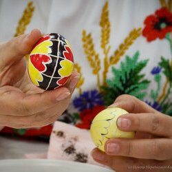 Фото з майстер-класу із писанкарства за зразком писанок Київщини «Мальва», Тетяна Коновал