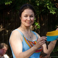 Наталія Дмитренко на святкуванні Всесвітнього дня в'язання на публіці, 9 червня 2017 р.