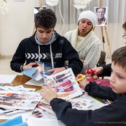 Фото з лекції-практикуму зі створення колажу, Аліна та Вікторія Пономаренко