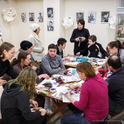 Фото з лекції-практикуму зі створення колажу, Аліна та Вікторія Пономаренко