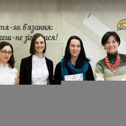 Олена Єжова з організаторами виставки «Тепла осінь», 29.10.2016 р.