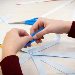 Фото з майстер-класу «Новорічні кулі з паперу своїми руками», Марія Кривець