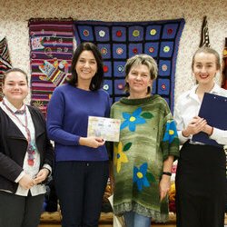 Олена Христич з організаторами ІІ Всеукраїнської виставки в'язання «Тепла осінь», 27 жовтня 2017 р.