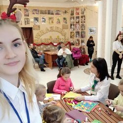 Фото з майстер-класу зі створення новорічної гірлянди