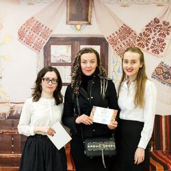 Lina Sand з організаторами V Всеукраїнської виставки «Бісер: Вчора. Сьогодні. Завтра», 31.03.2017 р.