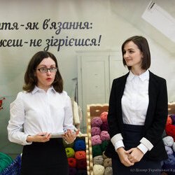 Ольга Музиченко та Олеся Вершигора на закритті виставки «Тепла осінь», 29.10.2016 р.