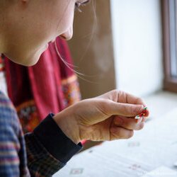 Фото з майстер-класу із виготовлення з бісеру сережок «Червоні маки», Наталія Артюхова