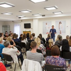 Фото з лекції «Як зрозуміти, що час іти до лікаря, та як з лікарем побудувати ефективну комунікацію», Валерій Ославський