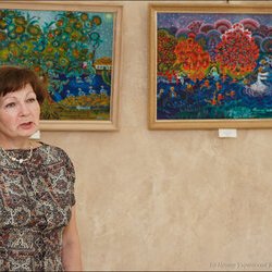 Олена Скицюк, донька майстрині петриківського розпису Марфи Тимченко, художниця, лауреат премії ім. Катерини Булокур.