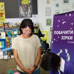 Світлана Долеско на автограф-сесії Аліни Акуленко, Книжковий Арсенал, 19 травня 2017 р.