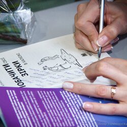 Автограф-сесія Аліни Акуленко, Книжковий Арсенал, 19 травня 2017 р.