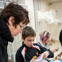 Фото з лекції-практикуму зі створення колажу, Аліна та Вікторія Пономаренко