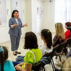 Фото з лекції «Чому ми любимо чи не любимо своє тіло?», Анна Кушнерук