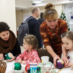 Фото з майстер-класу із розпису новорічних кульок у техніці декупажу, Олеся Токарська