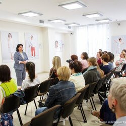 Фото з лекції «Чому ми любимо чи не любимо своє тіло?», Анна Кушнерук