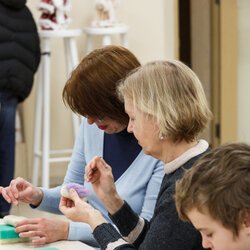 Фото з майстер-класу із валяння з вовни брошки «Зимова пташка», Світлана Клименко