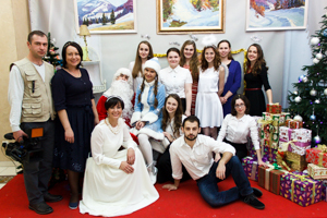 Щиро вітаємо вас з новорічними святами! Щиро вітаємо вас з новорічними святами!