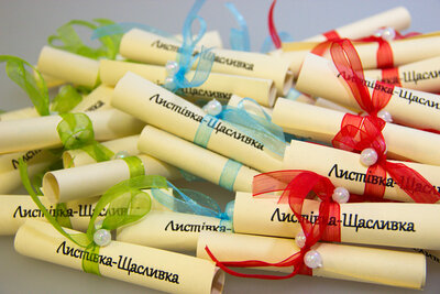 Листівки-щасливки – символ українського Дня Щастя