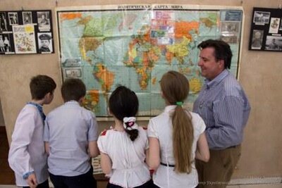 Виставково-соціальний проект «Звідки беруться дорослі», 21 травня– 10 червня 2015 року