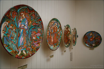 Виставка декоративних тарелів Петра Печорного