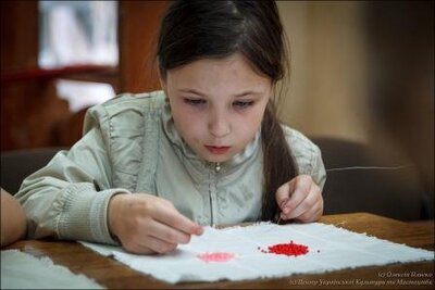Лекція для батьків «Історія чарівного світу бісерного мистецтва» та майстер-клас для дітей з бісероплетіння