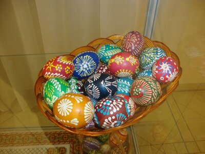  Виставка «Мелодії барв Любові Романів»